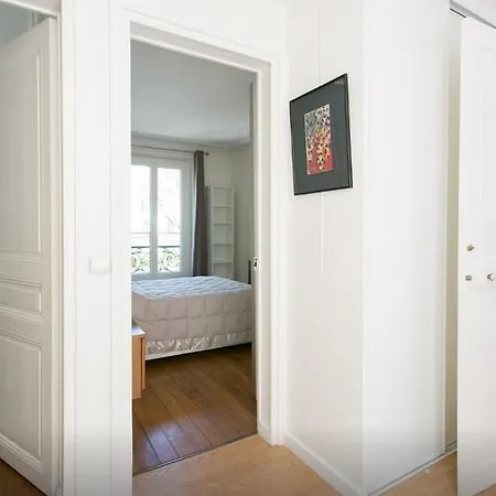 Apartament Nice Renovated Flat 16th Arrondissement Paryż